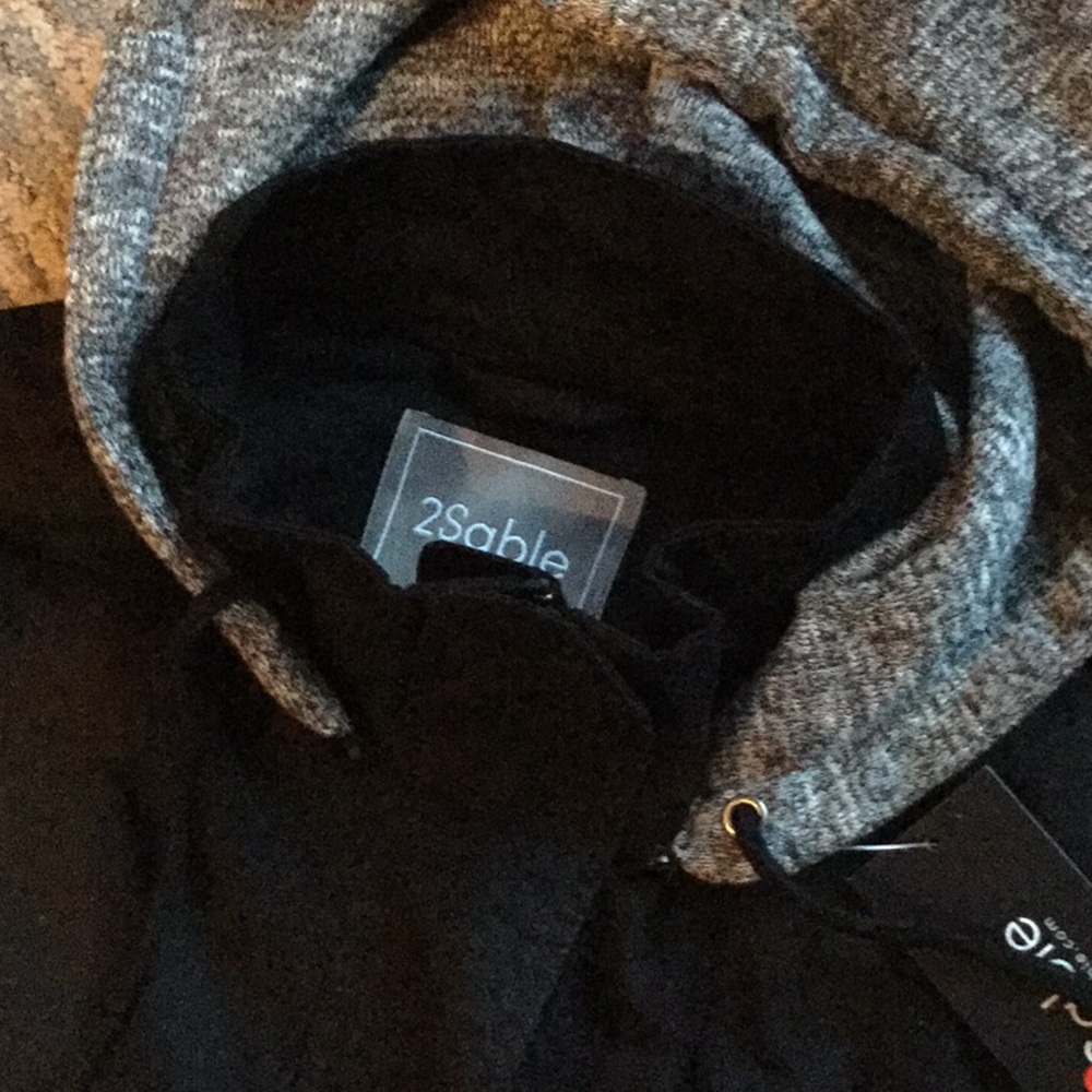 Black jacket w/contrasting sleeves ❤️ - Picture 3 of 4